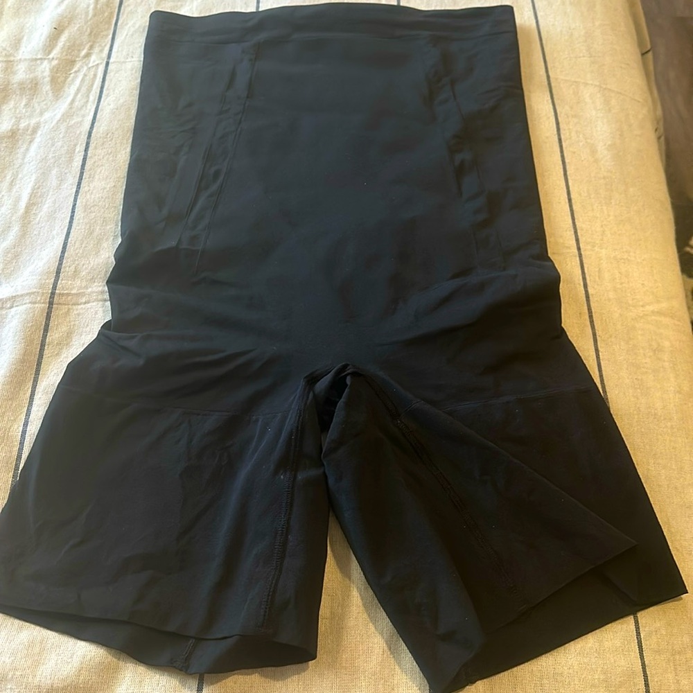 Spanx OnCore High Waist Mid-Thigh Shorts